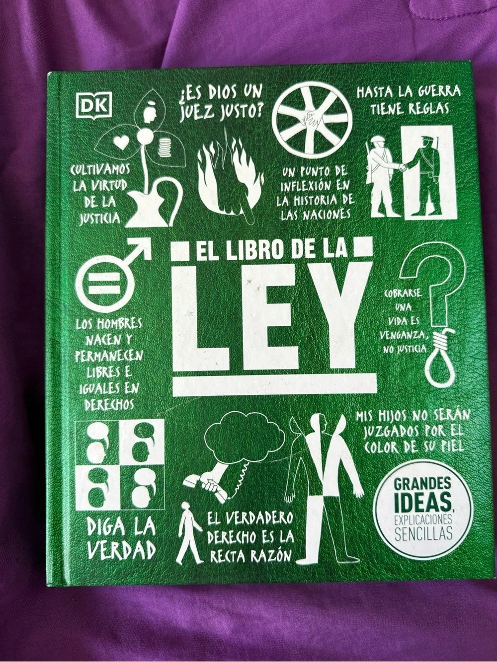 DK El Libro de la Ley Spanish Hardcover Book Green